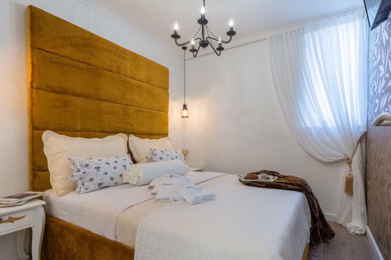 Francesca Baroque Apartment